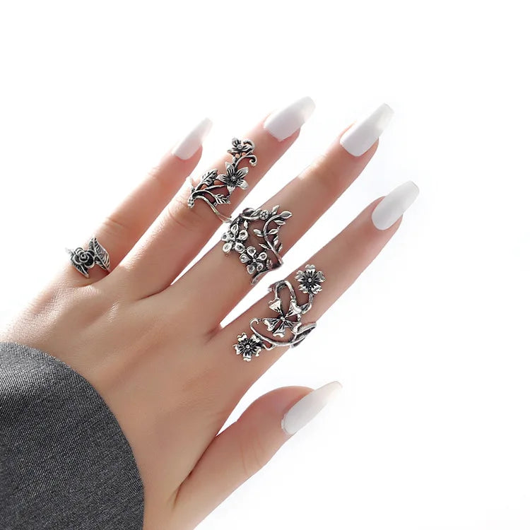 4 Trendy Women Rings